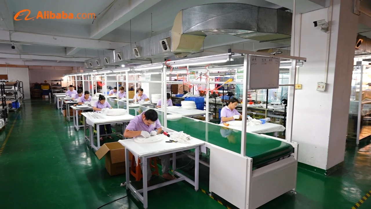 Originalaufnahme des Unternehmens Zhexian von der Leuchtenproduktionslinie in Zhongshan.